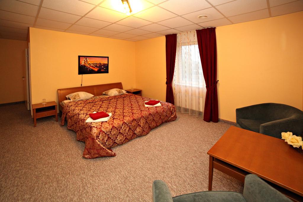 Zemgale Hotel Йелгава Стая снимка